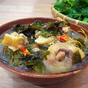 Canh gà nấu lá giang