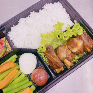 Cơm bento 4 (sườn, trứng luộc)