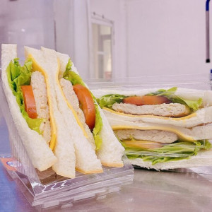 Sandwich gà teriyaki