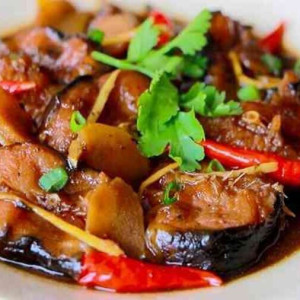 Cá trê kho mắm gừng