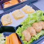 Cơm bento 5 (gà, trứng cuộn)